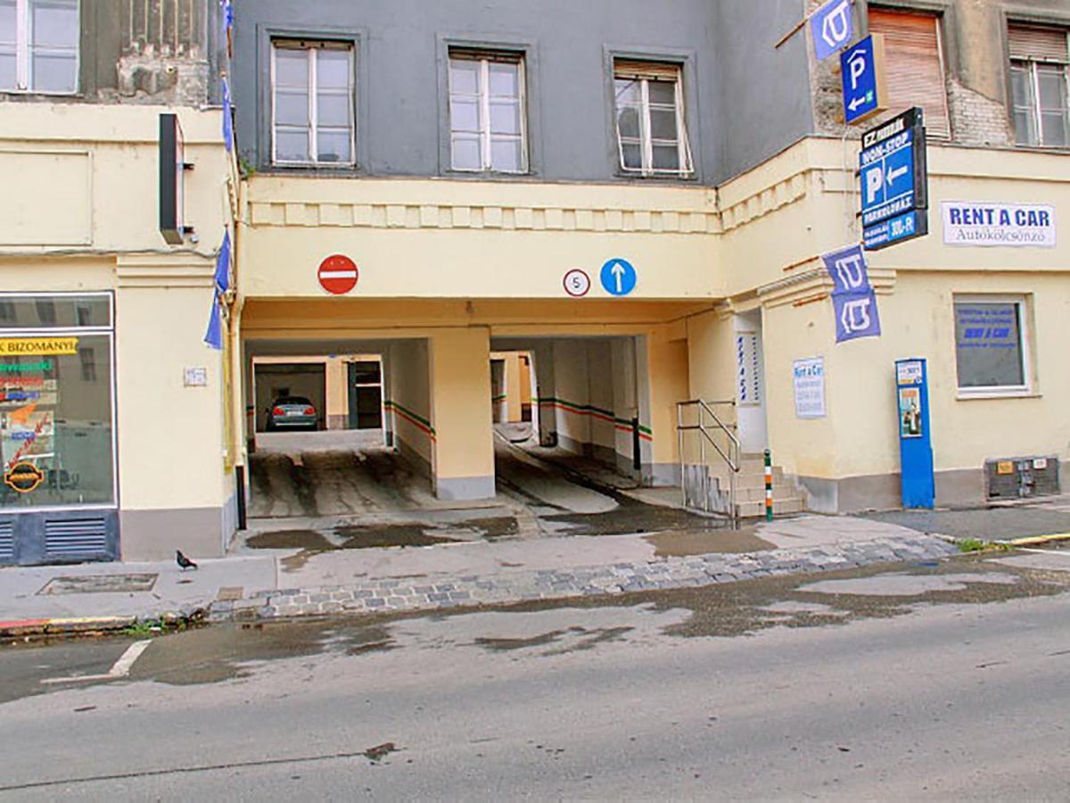 Sega Rally Apartment Free Parking — Fotók 3